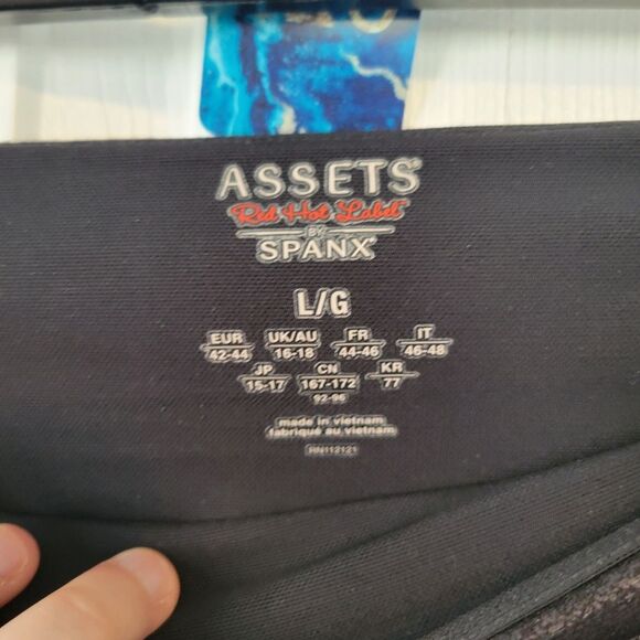 Assets by Spanx Coated Black Faux Leather Leggings Size Large - Picture 4 of 5